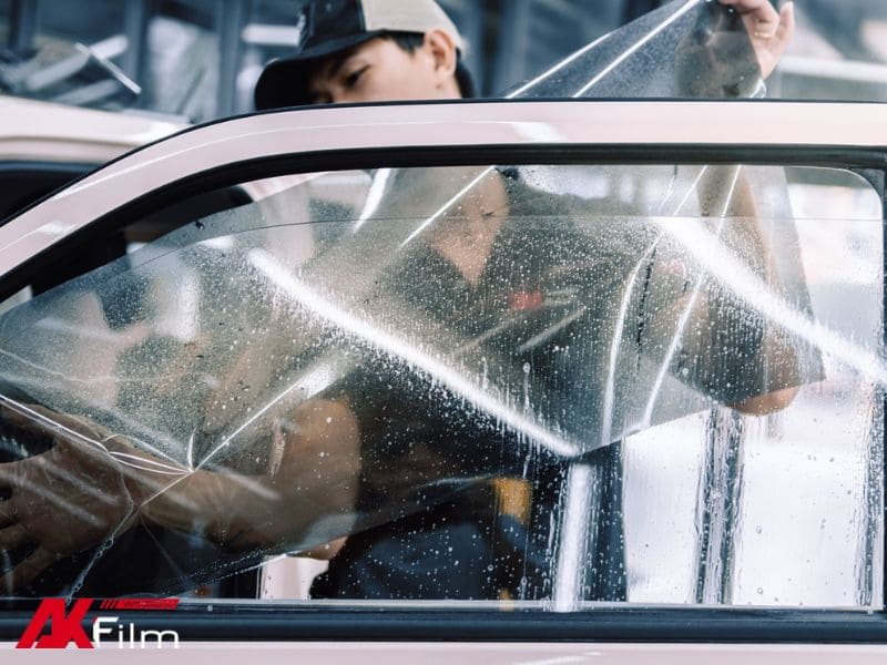 bao-ve-da-khi-lai-xe-o-to-dan-phim-cach-nhiet Dán phim cách nhiệt cho xe ô tô giúp bảo vệ da khi lái xe