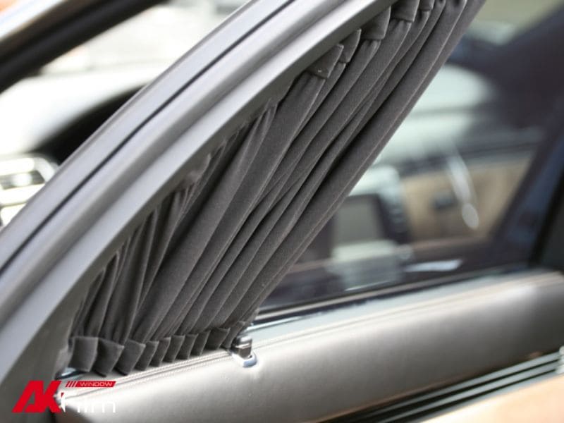 bao-ve-da-khi-lai-xe-o-to-lap-rem Lắp rèm che nắng