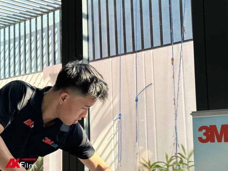 hieu-lam-khi-dan-phim-cach-nhiet-dia-chi-uy-tin-1 AKFilm - Chuyên dán phim cách nhiệt chính hãng