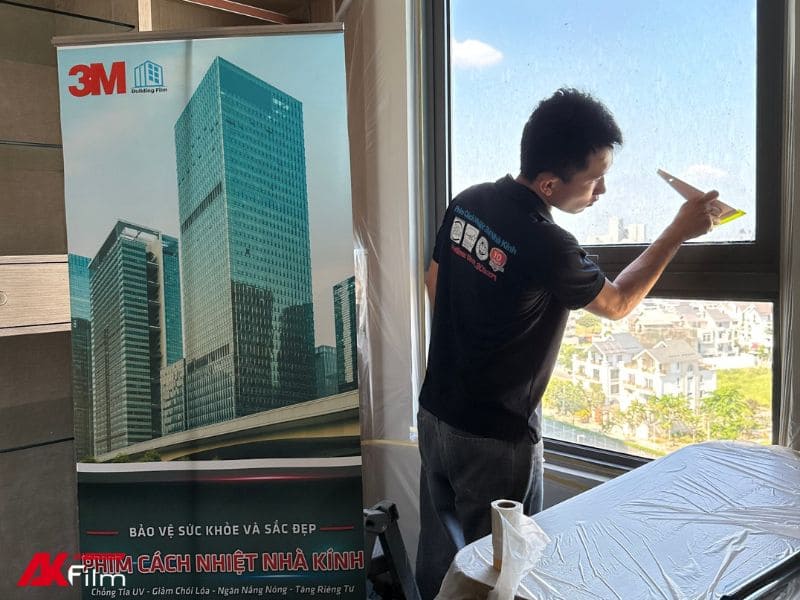 nen-su-dung-rem-hay-phim-cach-nhiet-cho-nha-o-dia-chi-dan-phim AKFilm - Trung tâm dán phim cách nhiệt nhà kính chuyên nghiệp