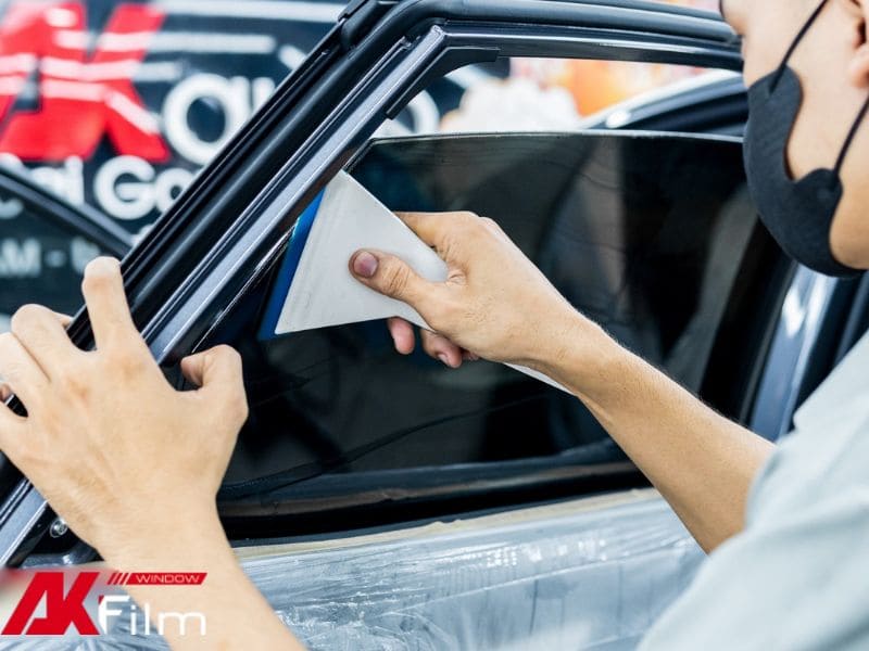phim-cach-nhiet-3m-crystalline-o-to-dan-kinh-suon-sau dán phim 3M Crystalline kính sườn sau