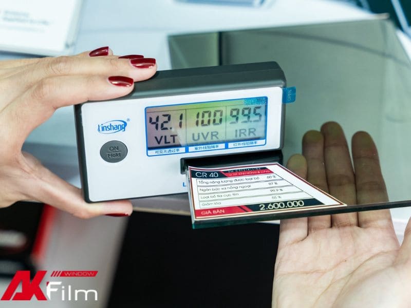 phim-cach-nhiet-3m-crystalline-o-to-nhan-biet-phim-chinh-hang Kiểm tra phim 3M Crystalline bằng máy test chuyên dụng