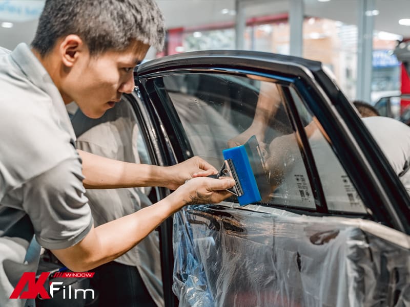 phim-cach-nhiet-dan-ben-trong-hay-ben-ngoai-dan-kinh-suon Thi công dán phim cách nhiệt tại AKFilm