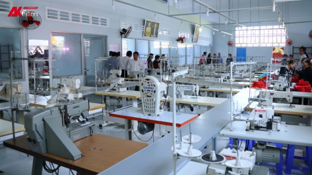 Phim cách nhiệt bảo vệ máy móc và hàng hóa khỏi bức xạ nhiệt