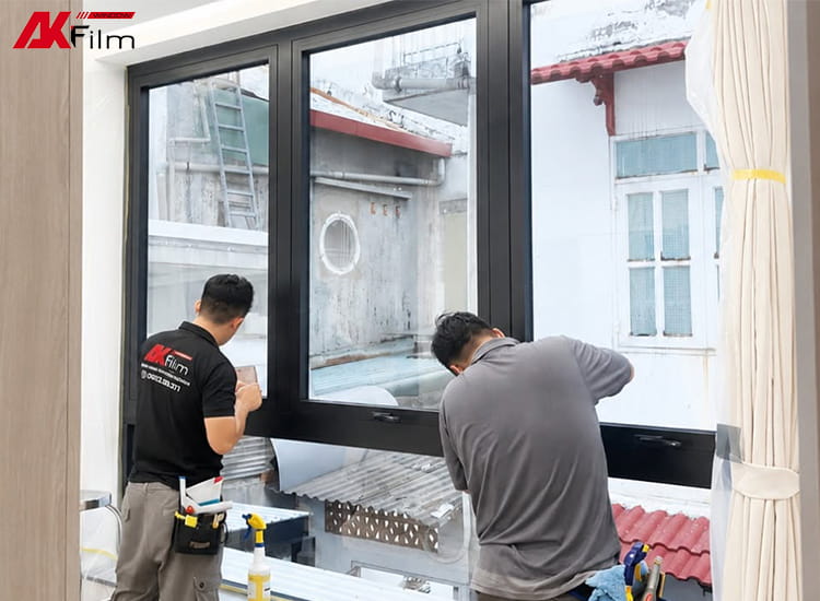 Dán phim cách nhiệt giúp giảm lượng nhiệt truyền qua hệ kính