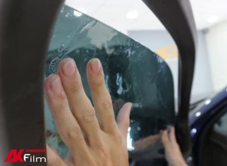 Dán phim cách nhiệt giúp bảo vệ nội thất xe