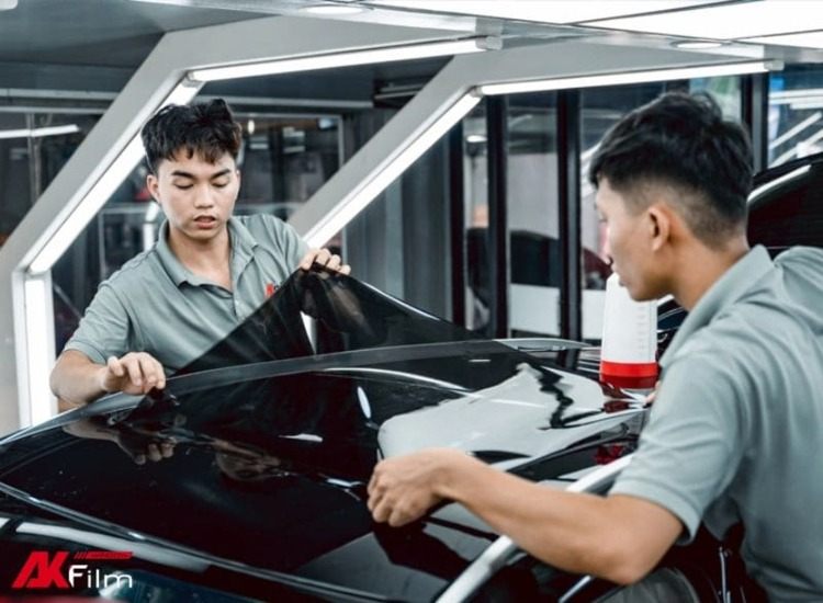 Dán phim cách nhiệt cửa sổ trời