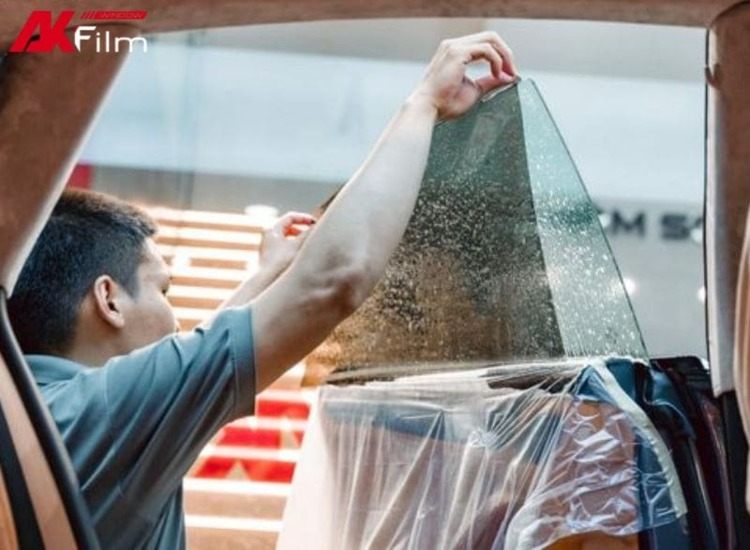 Lưu ý khi dán phim cách nhiệt cho xe ô tô