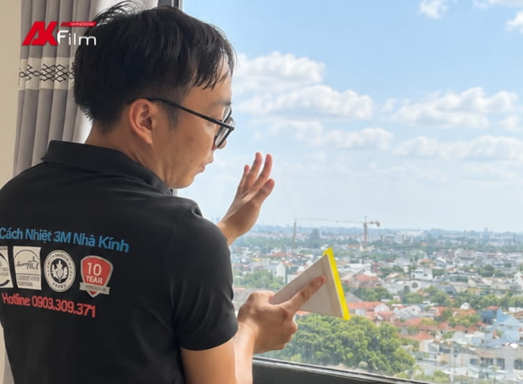 Dán phim 3M CA60 giúp giảm nhiệt, giữ sáng và tầm nhìn qua kính