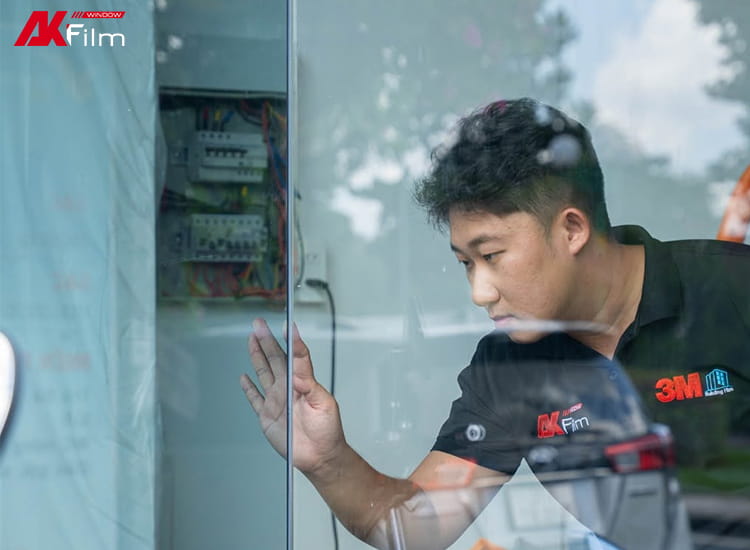 Hệ kính phòng chờ AKauto giảm nóng sau khi dán phim