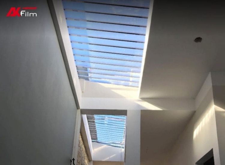 Dán phim cách nhiệt giếng trời giúp giảm nhiệt, cản tia UV và giữ ánh sáng tự nhiên