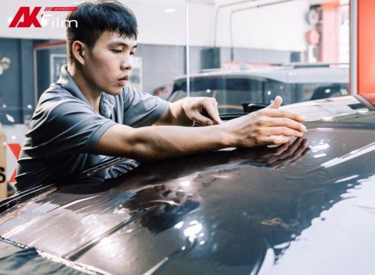 Trung tâm dán phim cách nhiệt kính lái cho ô tô uy tín