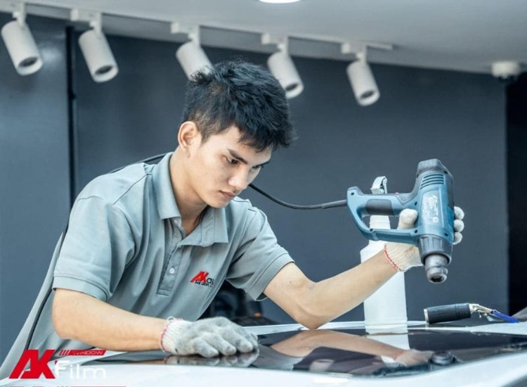 Sấy phim tạo form để dán cửa sổ trời