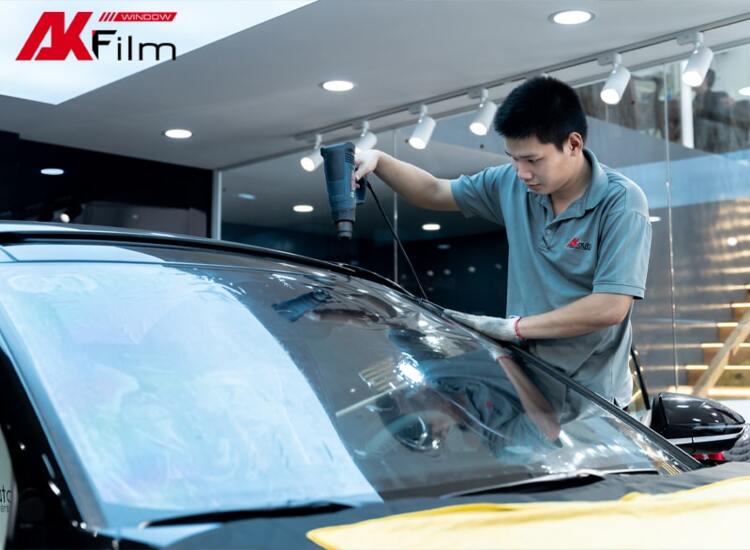 Dán phim cách nhiệt ở trung tâm uy tín