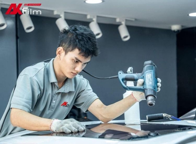 Nên dán phim cách nhiệt cho cửa sổ trời
