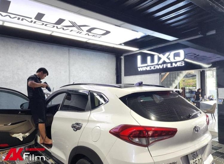 Phim cách nhiệt Luxo dán cửa sổ trời