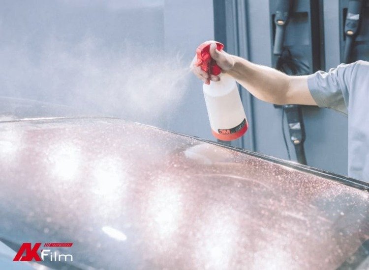 Phim cách nhiệt đổi màu khi gặp nước
