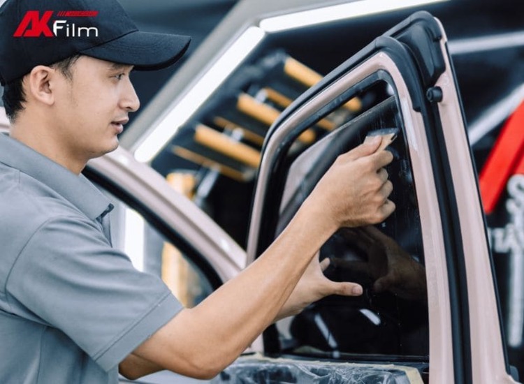 AKFilm cung cấp dịch vụ dán phim cách nhiệt chuyên nghiệp, uy tín và chính hãng
