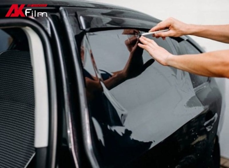 Phim cách nhiệt màu đen giúp chống nóng, cản tia UV và tăng sự riêng tư