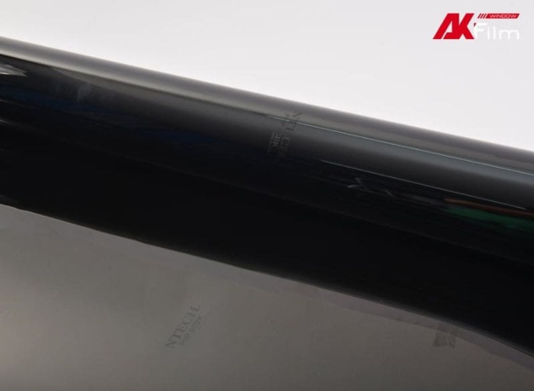 Phim cách nhiệt Ntech màu đen giúp giảm nhiệt, cản tia UV và chống chói hiệu quả