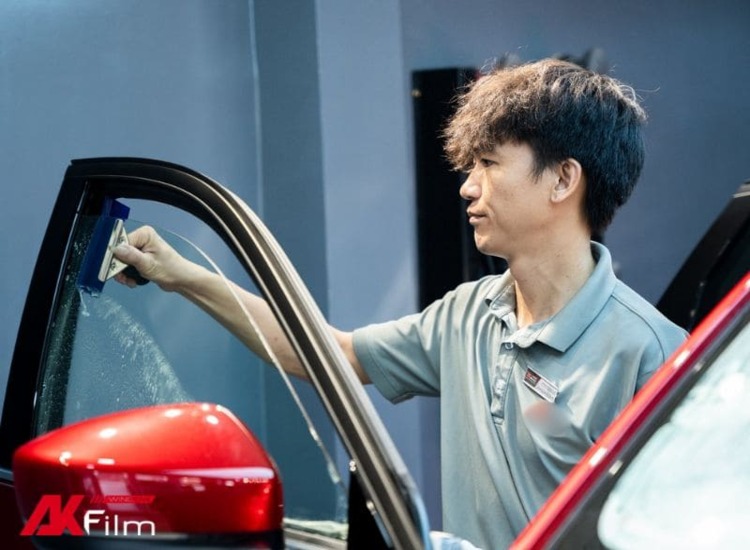 Nên dán phim cách nhiệt nào cho ô tô?