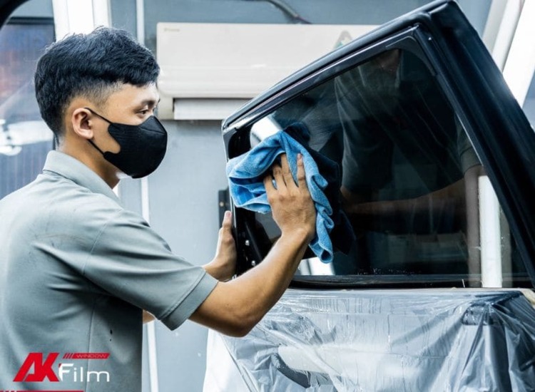 Nên dán phim cách nhiệt 3M hay Nano Ceramics?