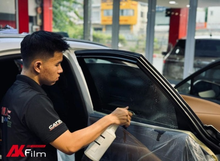 Nên dán phim cách nhiệt ô tô 3M hay Ntech