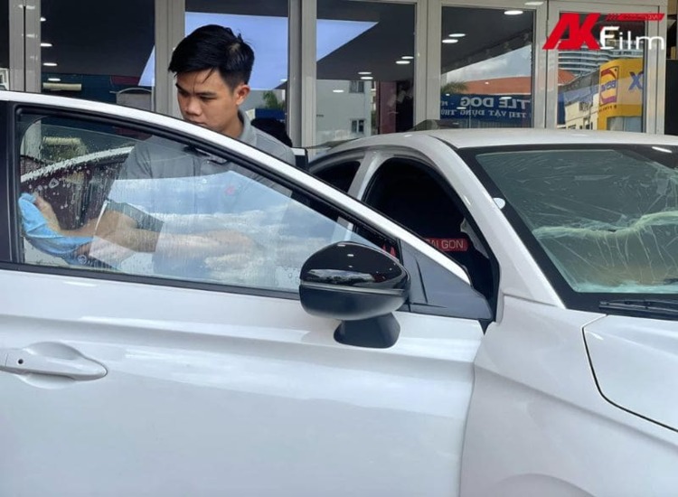 Nên dán phim cách nhiệt 3M hay Suntek?